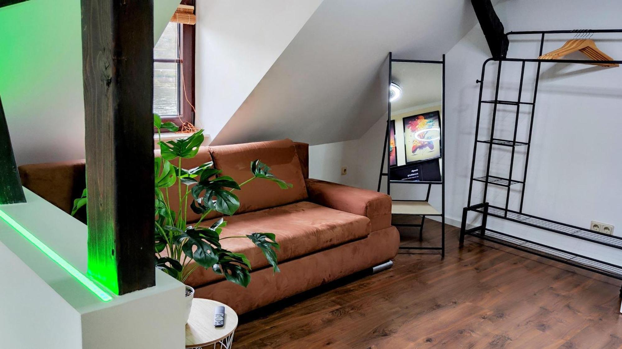Direkt Am Rhein Mit Burgblick Nahe Rheinsteig Bis 8 Personen, 2 Baeder, 4 Zimmer, Kueche, Netflix Apartment Kaub Exterior photo