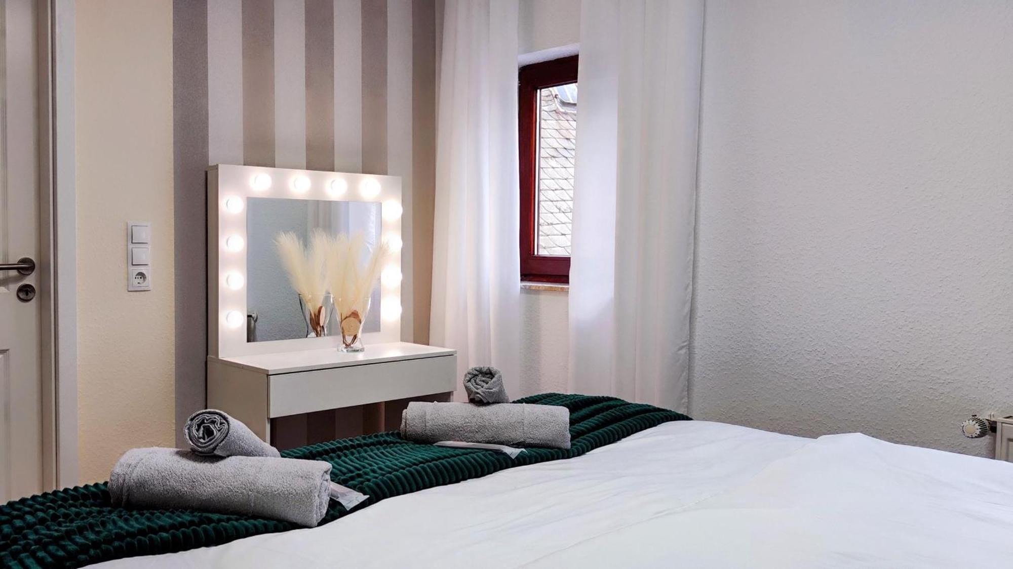 Direkt Am Rhein Mit Burgblick Nahe Rheinsteig Bis 8 Personen, 2 Baeder, 4 Zimmer, Kueche, Netflix Apartment Kaub Exterior photo